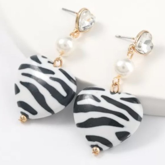 Zebra print heart earrings - Picture 1 of 9